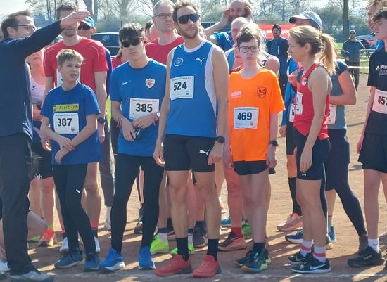 Sonnige Meisterschaften beim Zwei-Hügel-Crosslauf 