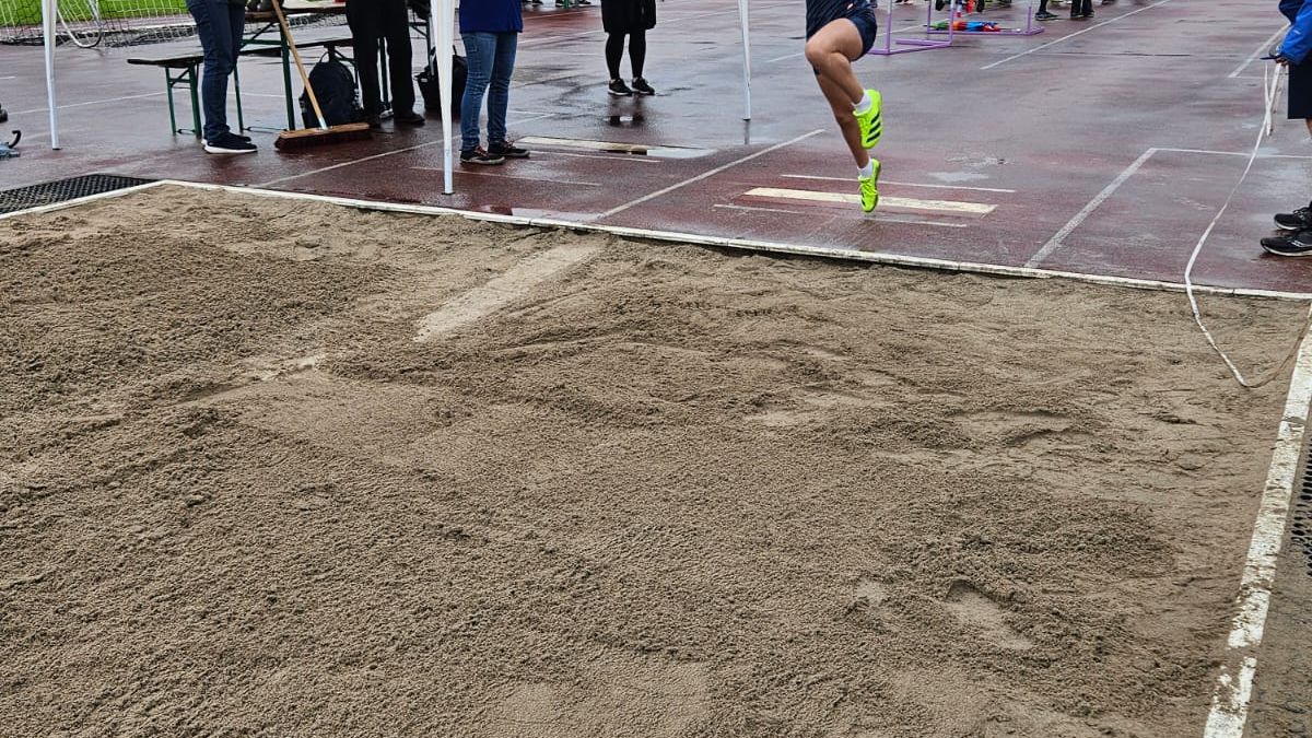 Mit 4,31 Metern sprang Su-Linh Henkes vom LC Olympia Lorsch in der Altersklasse U12 deutlich weiter als der Rest des Feldes. (Foto: Kerstin Sonnabend)